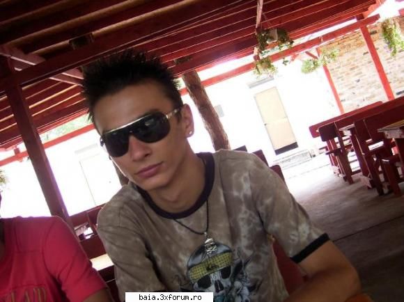 saliu eu sunt biohazard ... nick bi0 ca doar pe-ala il mai apuc :d prietenii imi spun funky :) ....